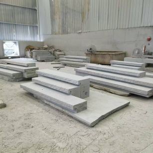 常德 整石台阶（大面火烧+侧面自然面），出货前厂内拼装