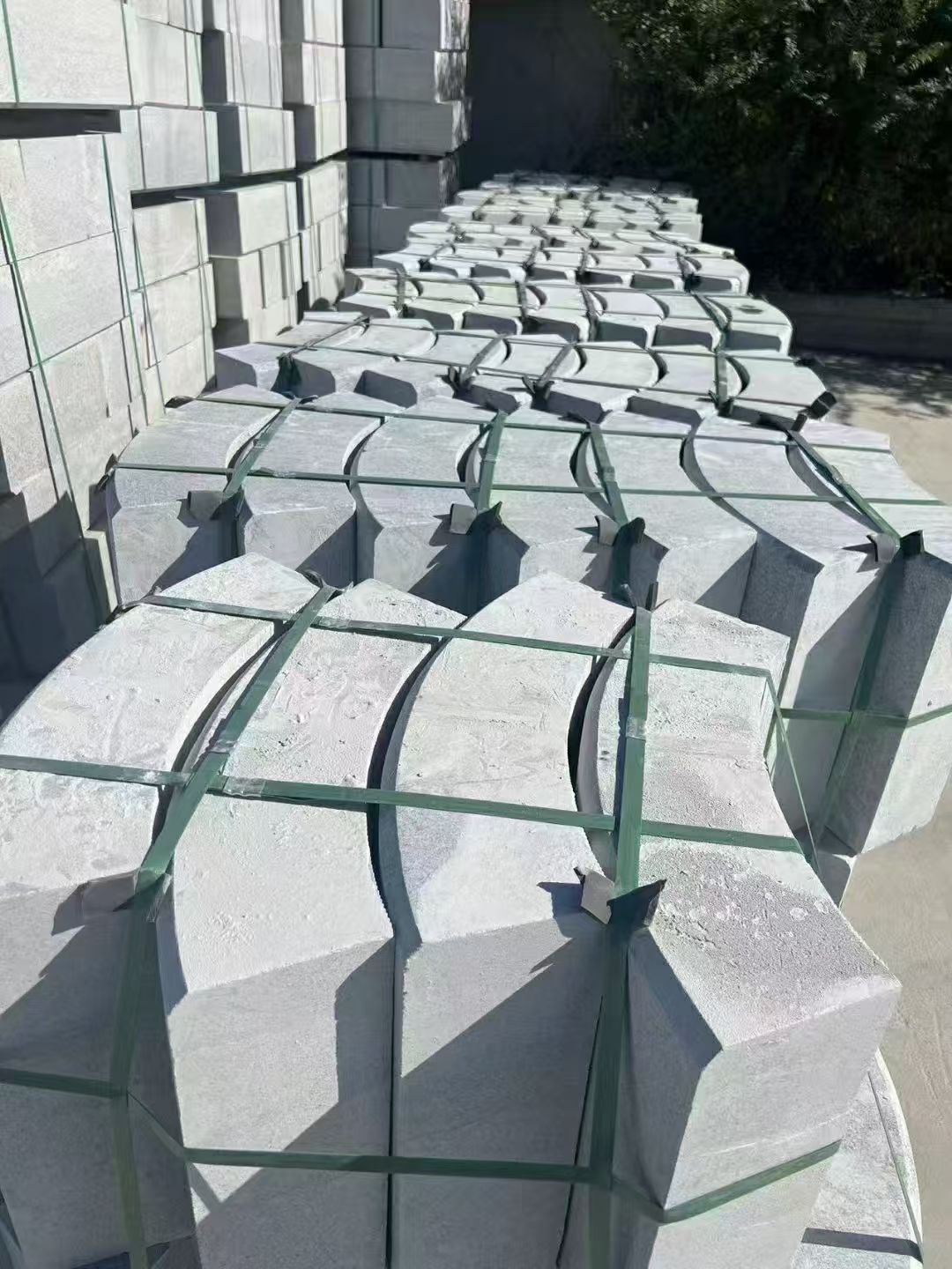 常德 芝麻灰弧形路沿石