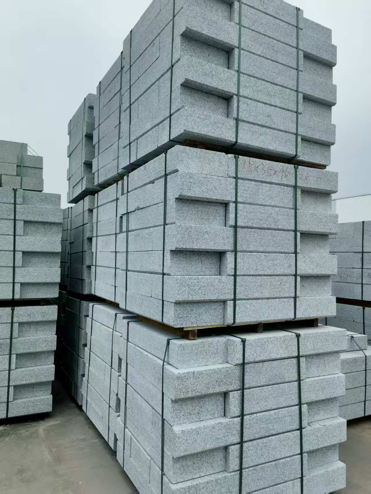 常德 路沿石，板板正正的路沿石