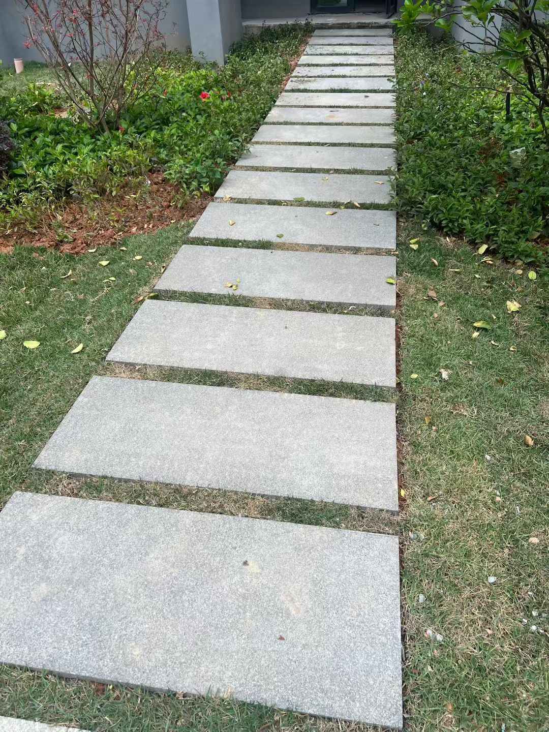 常德 芝麻黑小区踏步、汀步石铺装效果