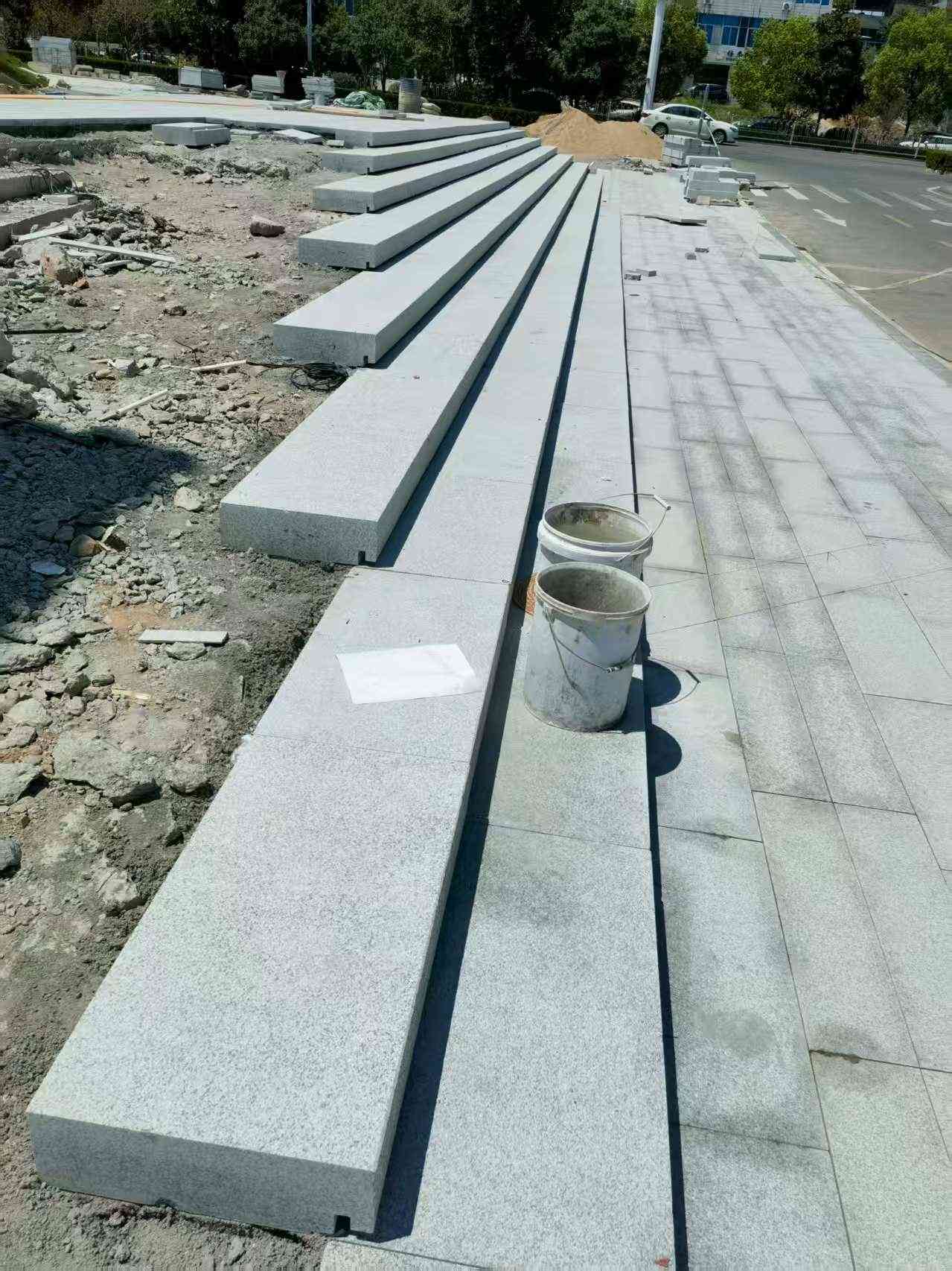 常德 芝麻白整石台阶，施工现场