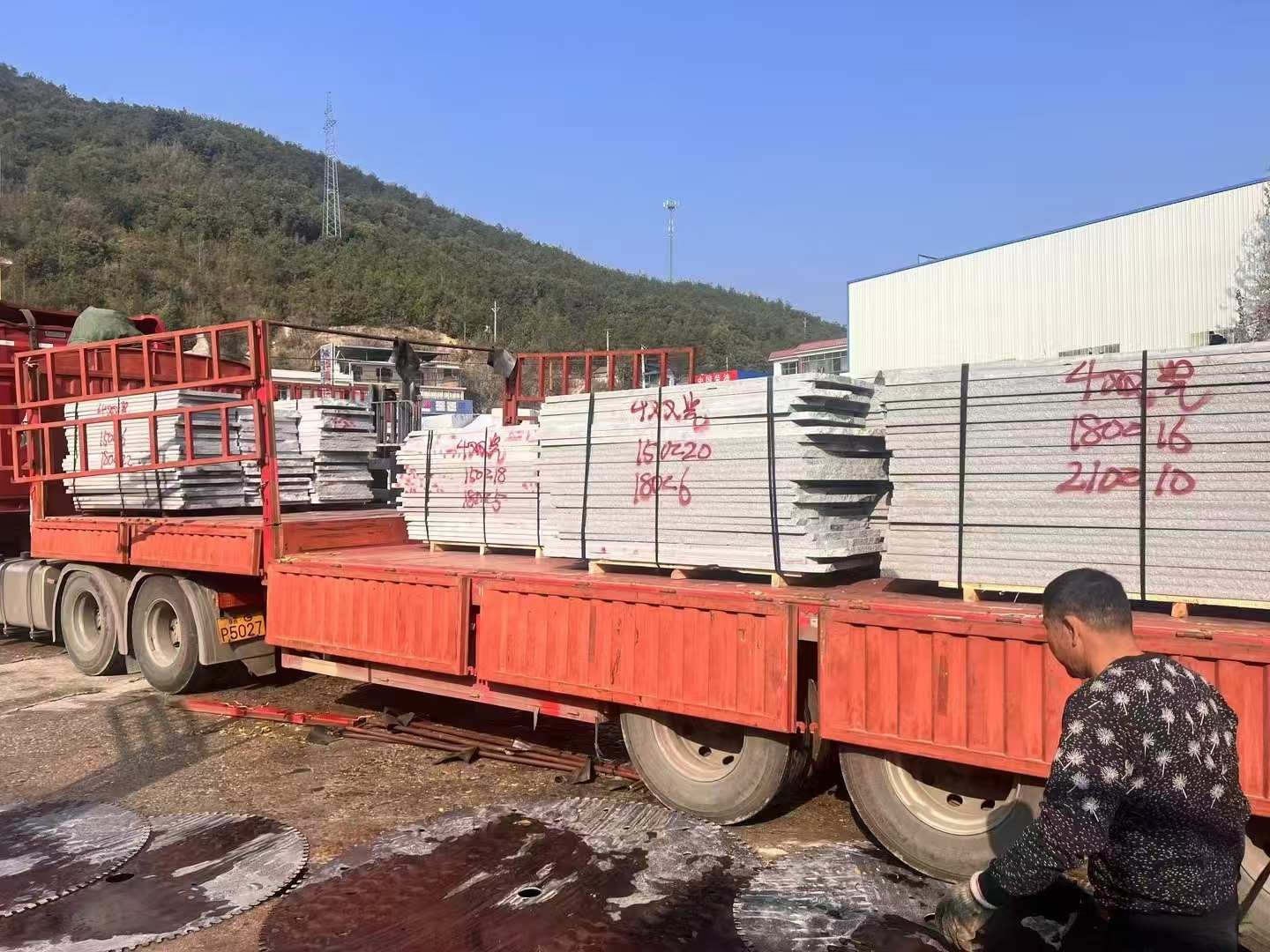 常德 芝麻灰花岗岩光面毛板出货日常