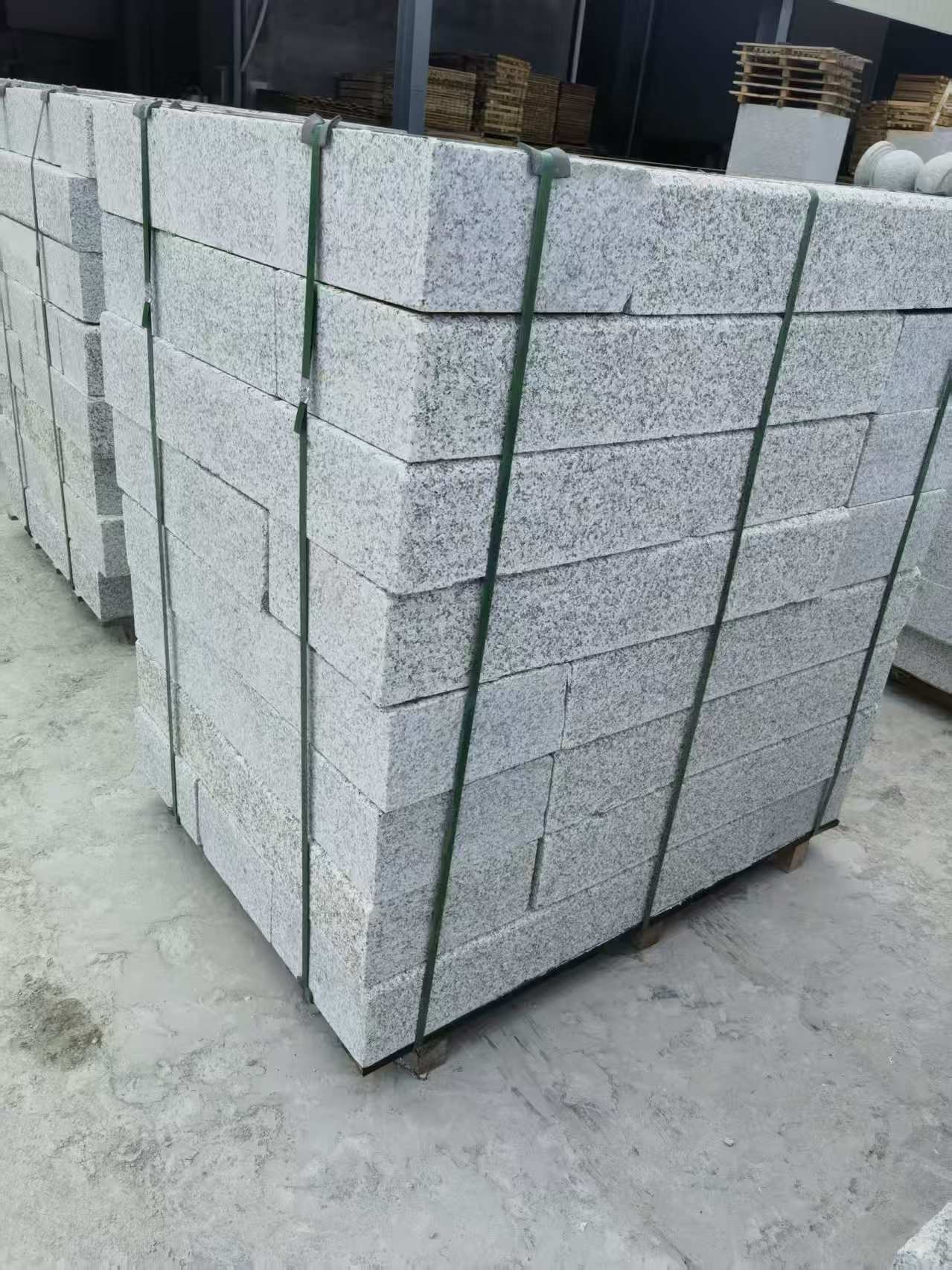 常德 芙蓉白火烧两面路沿石