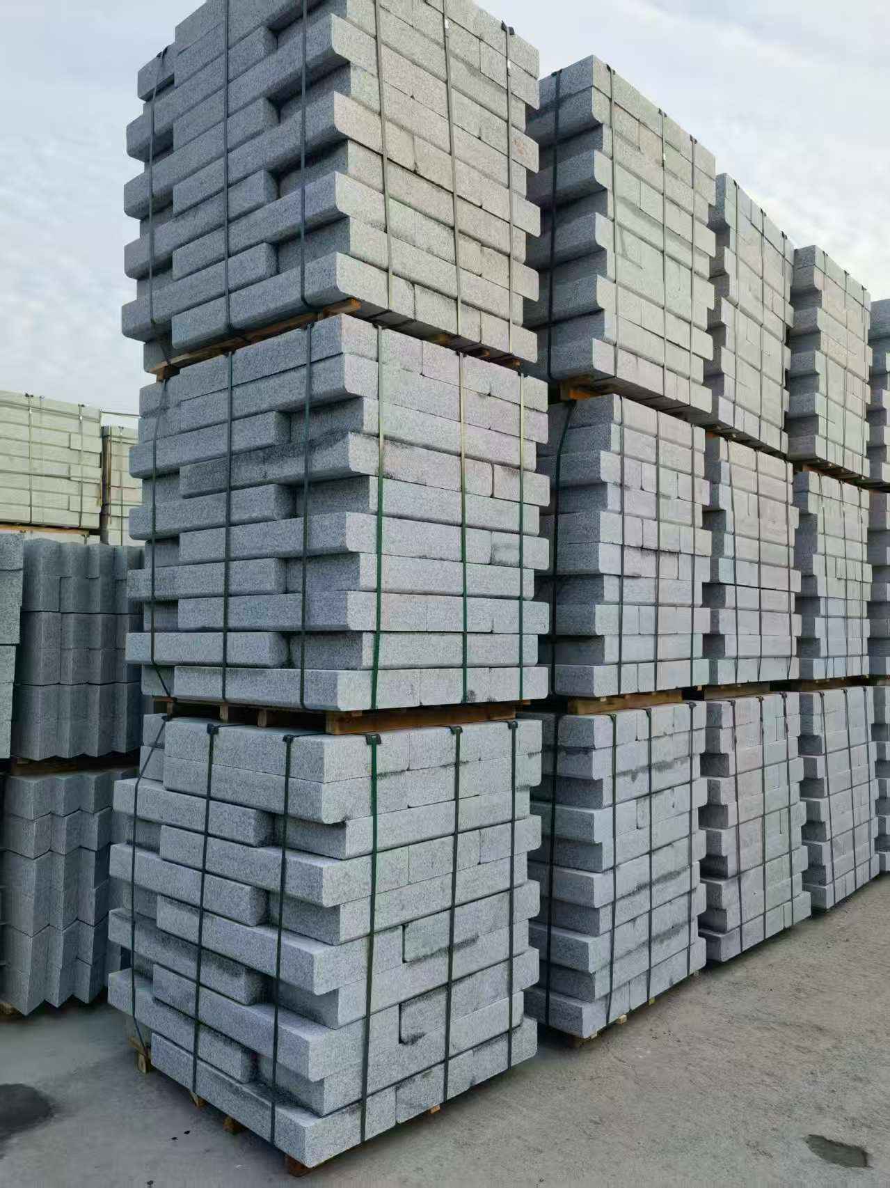 常德 路沿石（路侧石），颜色一致，尺寸标准