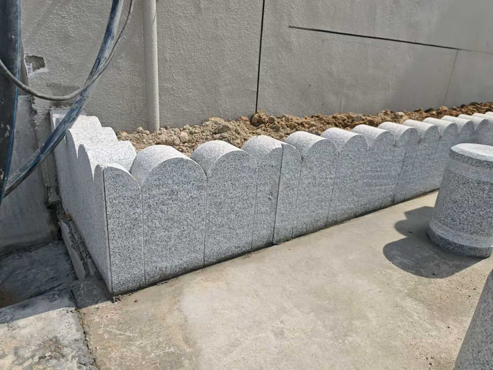 常德 芝麻白花岗岩花边石铺装效果图